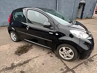 Used 2010 Peugeot 107 Millesim Black - Interior and Exterior details 4
