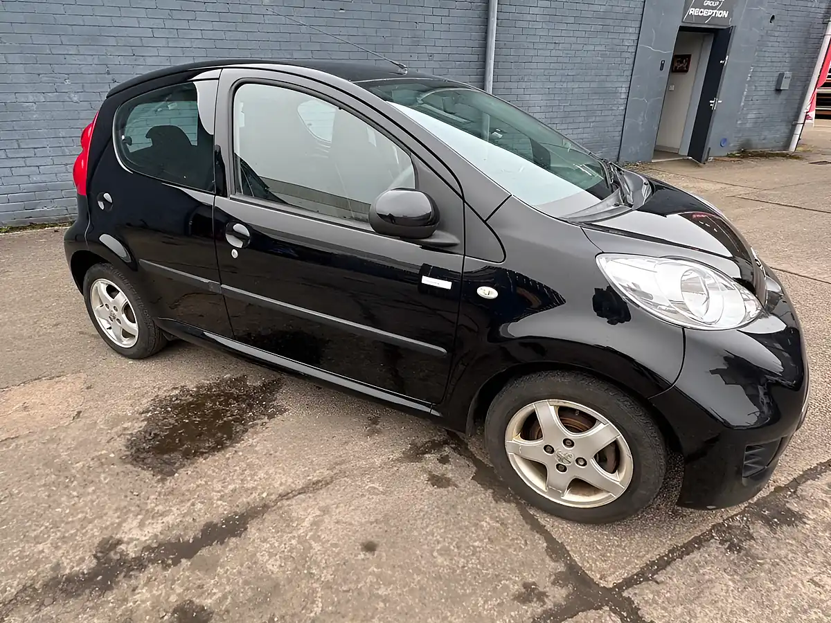 Used 2010 Peugeot 107 Millesim Black - Interior and Exterior details 4