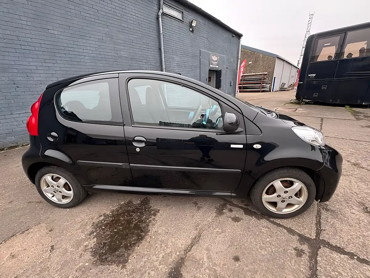 Used 2010 Peugeot 107 Millesim Black - Interior and Exterior details 5