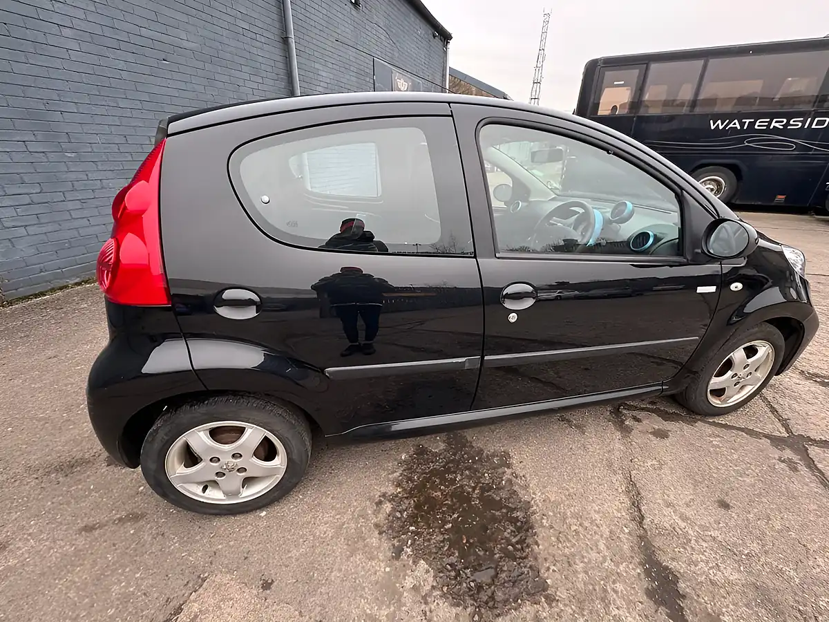 Used 2010 Peugeot 107 Millesim Black - Interior and Exterior details 8
