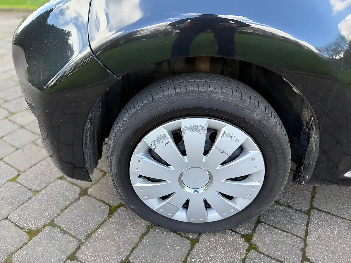 Used 2010 Peugeot 107 Millesim Black - Interior and Exterior details 13