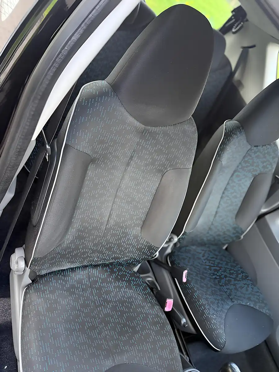 Used 2010 Peugeot 107 Millesim Black - Interior and Exterior details 15