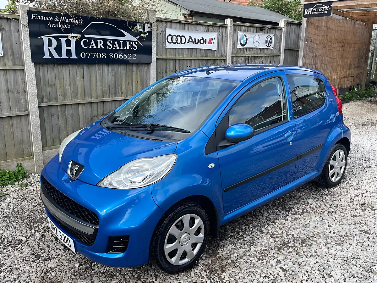 Used 2010 Peugeot 107 Urban Blue - Front View