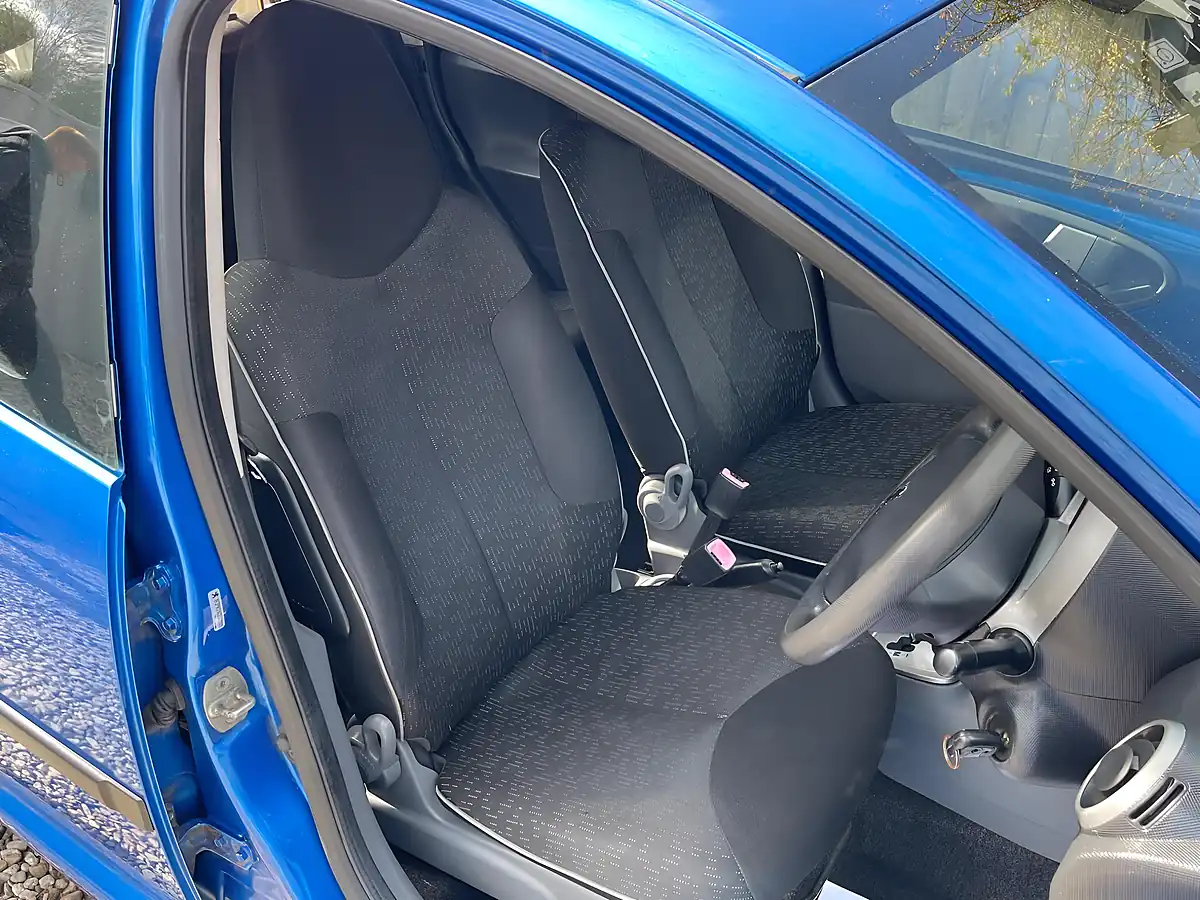 Used 2010 Peugeot 107 Urban Blue - Interior and Exterior details 15
