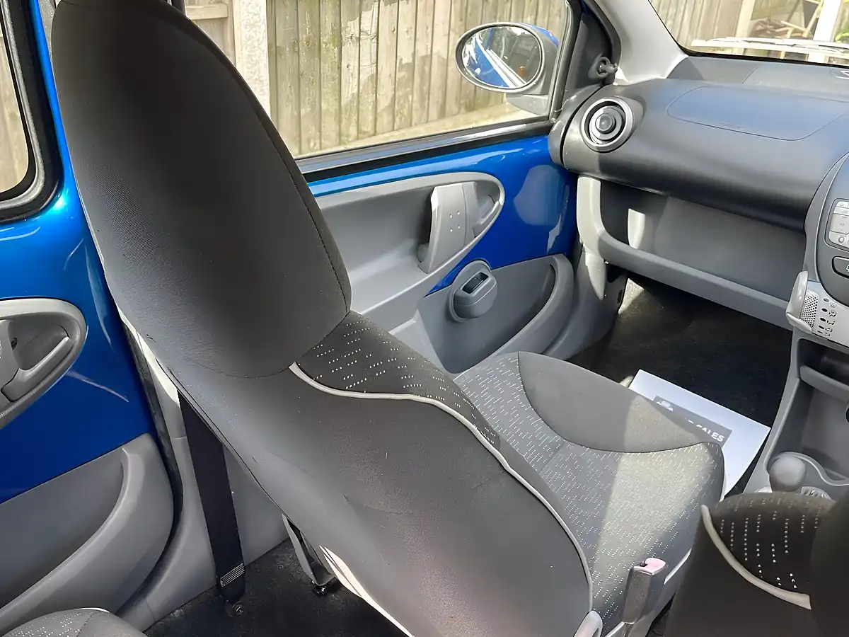 Used 2010 Peugeot 107 Urban Blue - Interior and Exterior details 3