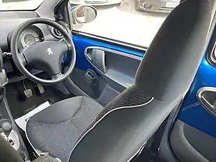 Used 2010 Peugeot 107 Urban Blue - Interior and Exterior details 5