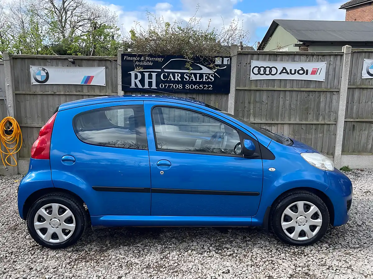 Used 2010 Peugeot 107 Urban Blue - Interior and Exterior details 7