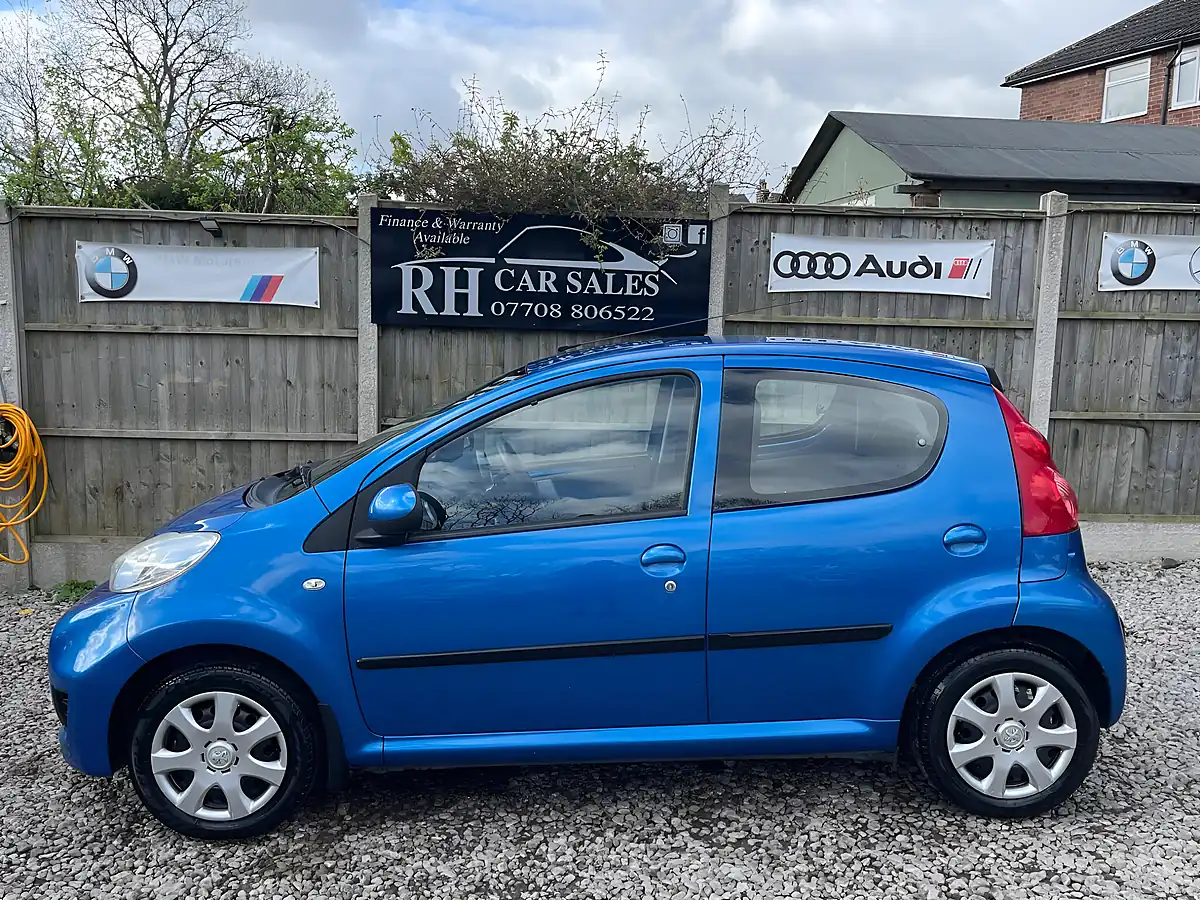 Used 2010 Peugeot 107 Urban Blue - Interior and Exterior details 9