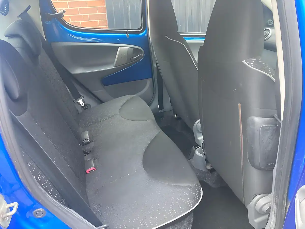 Used 2010 Peugeot 107 Verve Blue - Interior and Exterior details 10