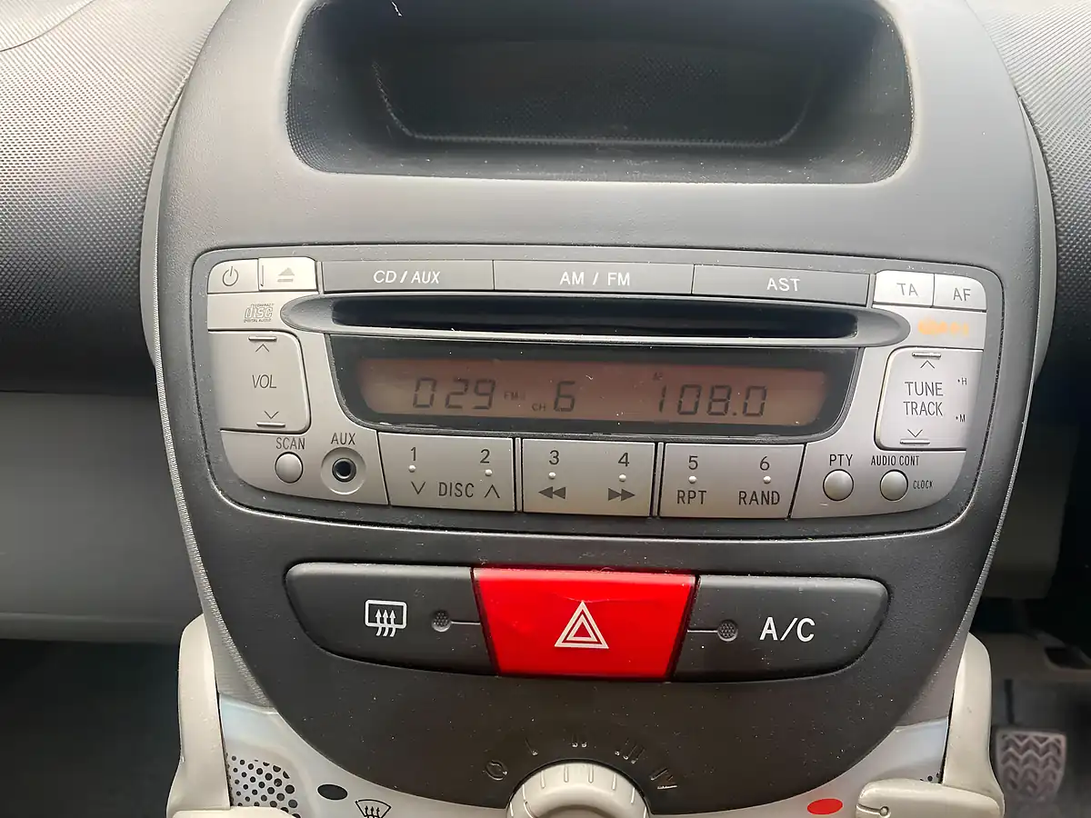Used 2010 Peugeot 107 Verve Blue - Interior and Exterior details 15