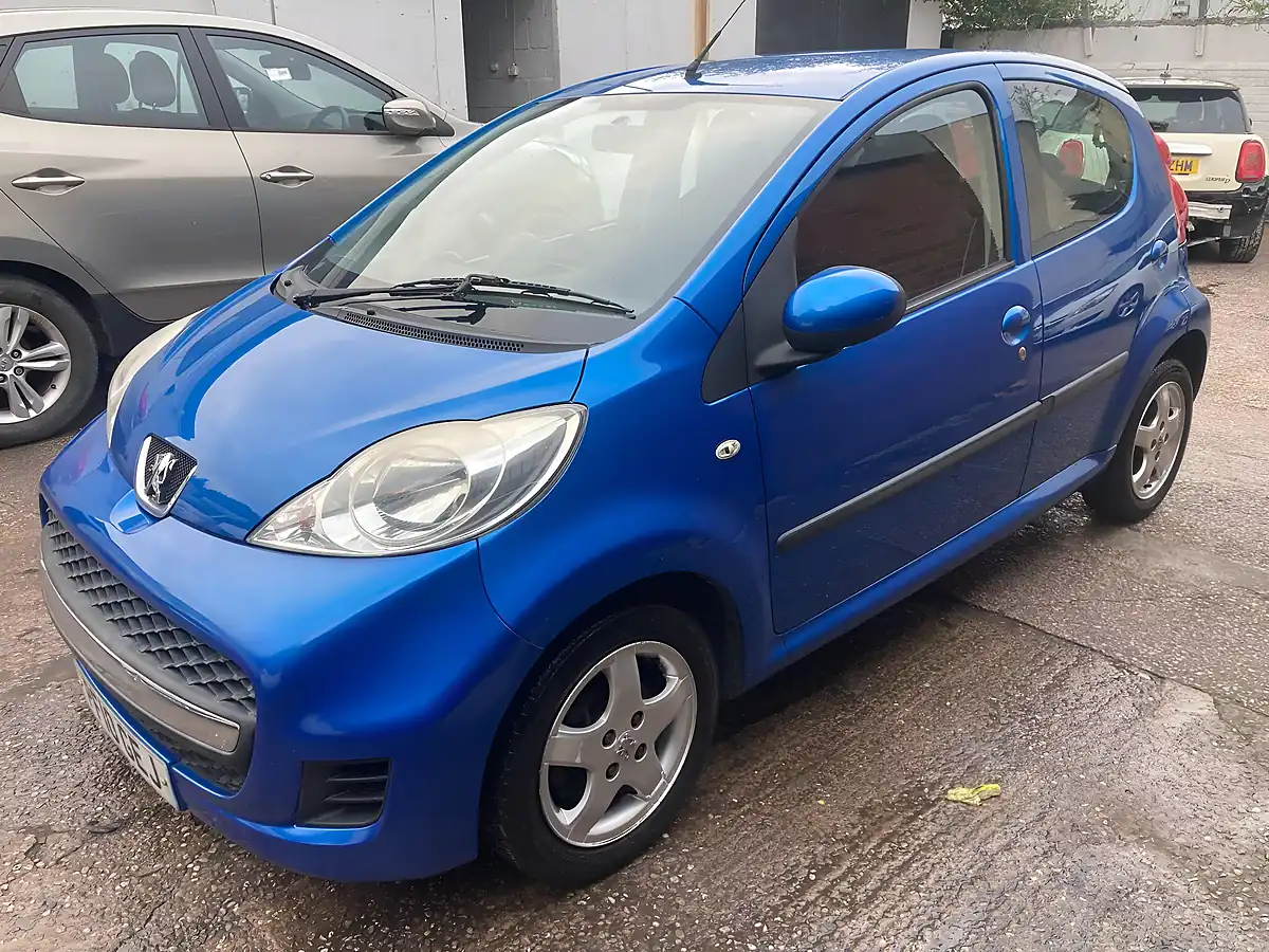 Used 2010 Peugeot 107 Verve Blue - Interior and Exterior details 3