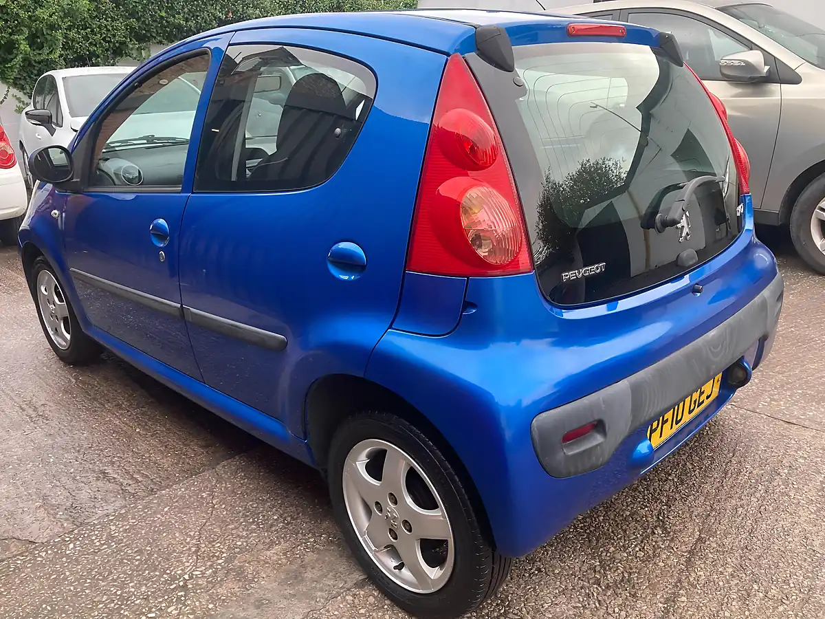 Used 2010 Peugeot 107 Verve Blue - Interior and Exterior details 4