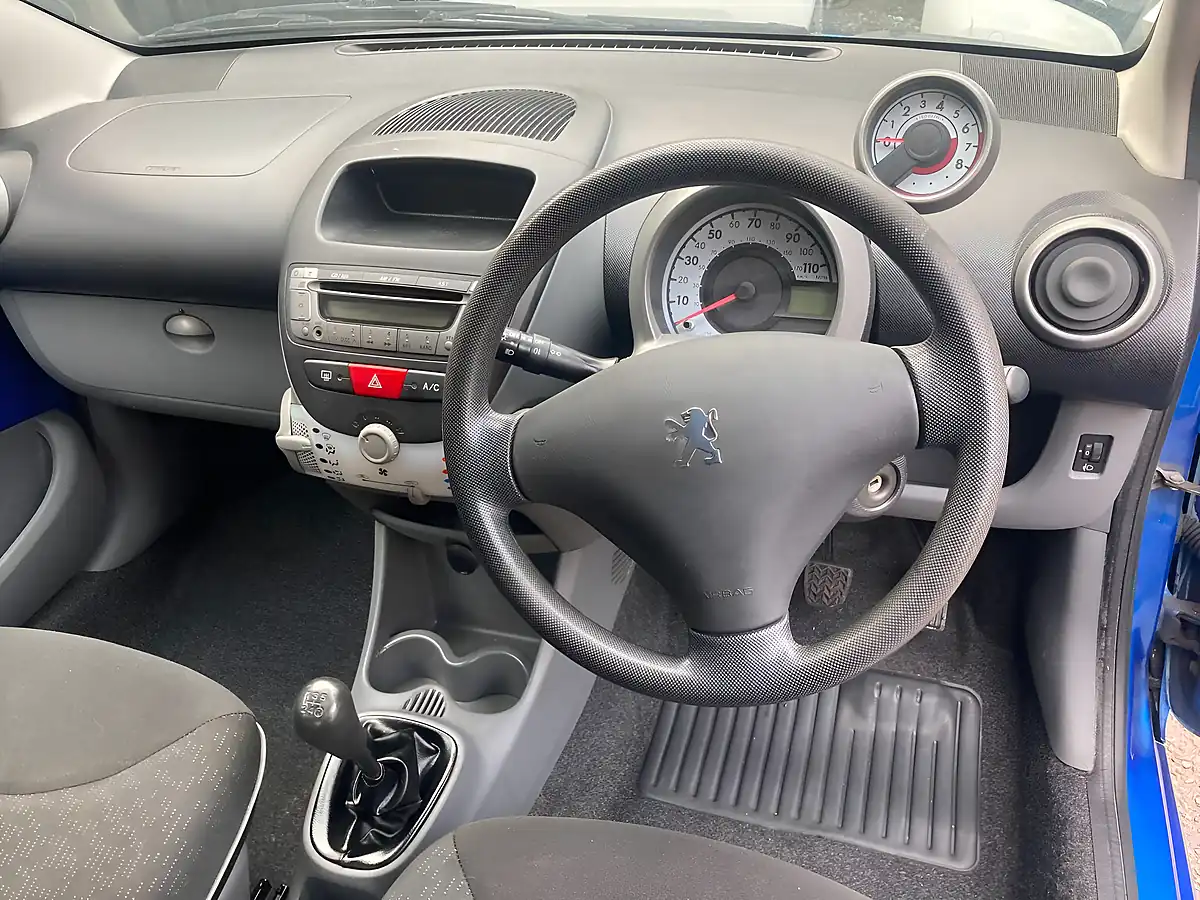 Used 2010 Peugeot 107 Verve Blue - Interior and Exterior details 7