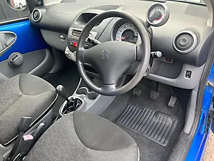 Used 2010 Peugeot 107 Verve Blue - Interior and Exterior details 8