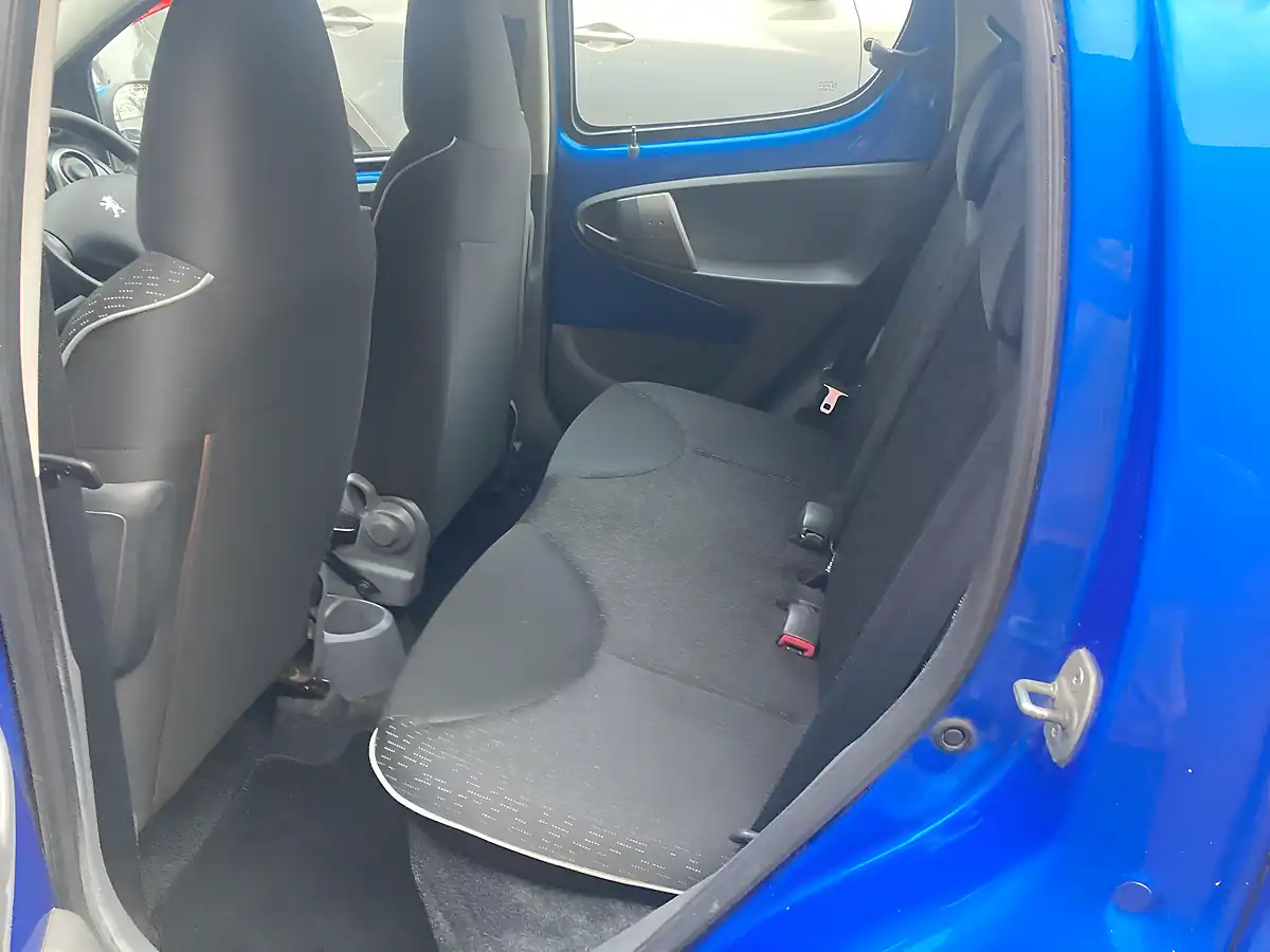 Used 2010 Peugeot 107 Verve Blue - Interior and Exterior details 9