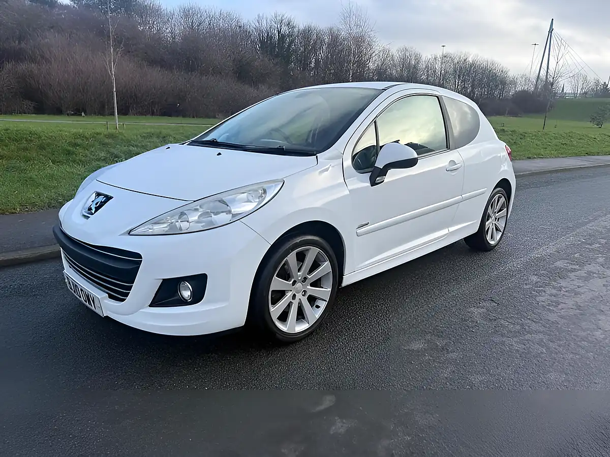 Used 2010 Peugeot 207 Allure White - Interior and Exterior details 5