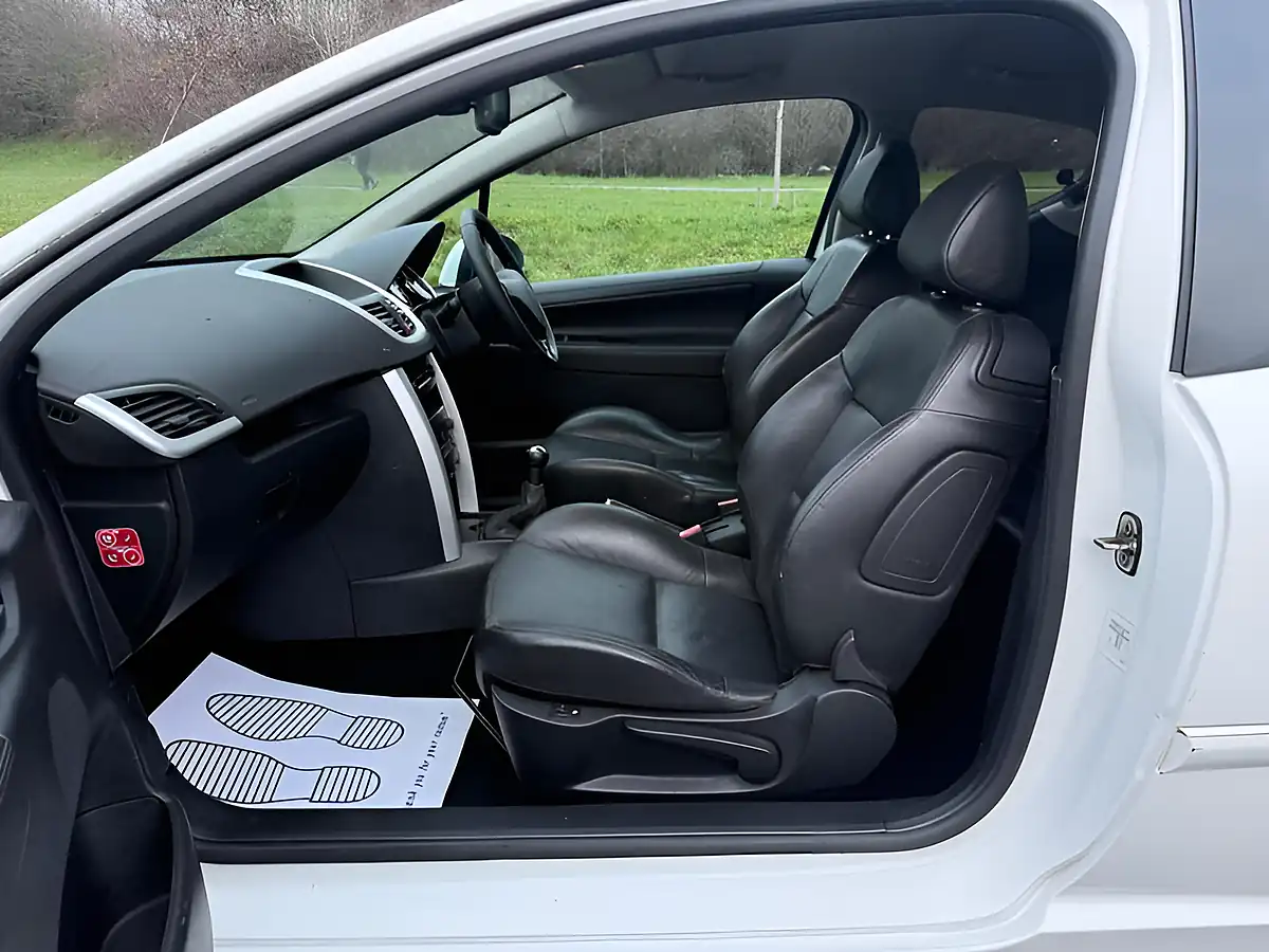 Used 2010 Peugeot 207 Allure White - Interior and Exterior details 6