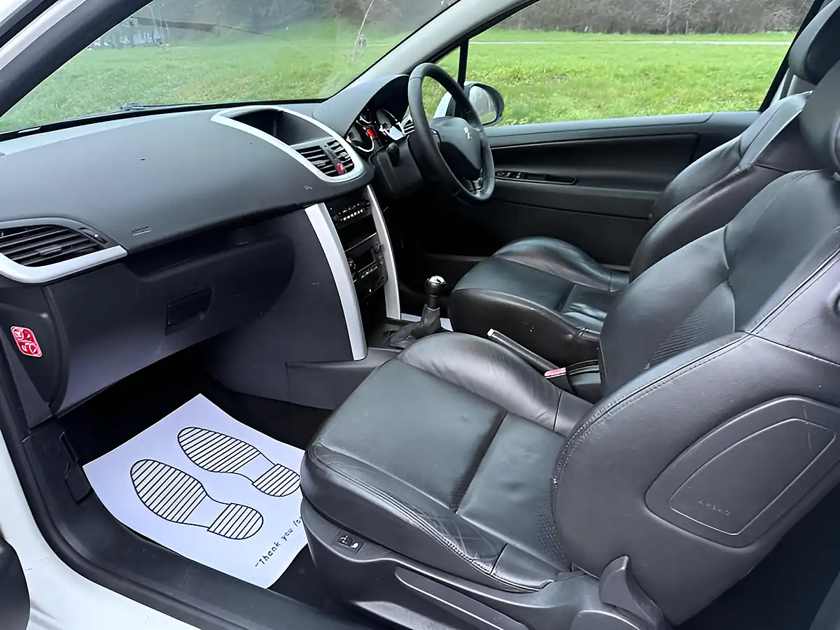 Used 2010 Peugeot 207 Allure White - Interior and Exterior details 7