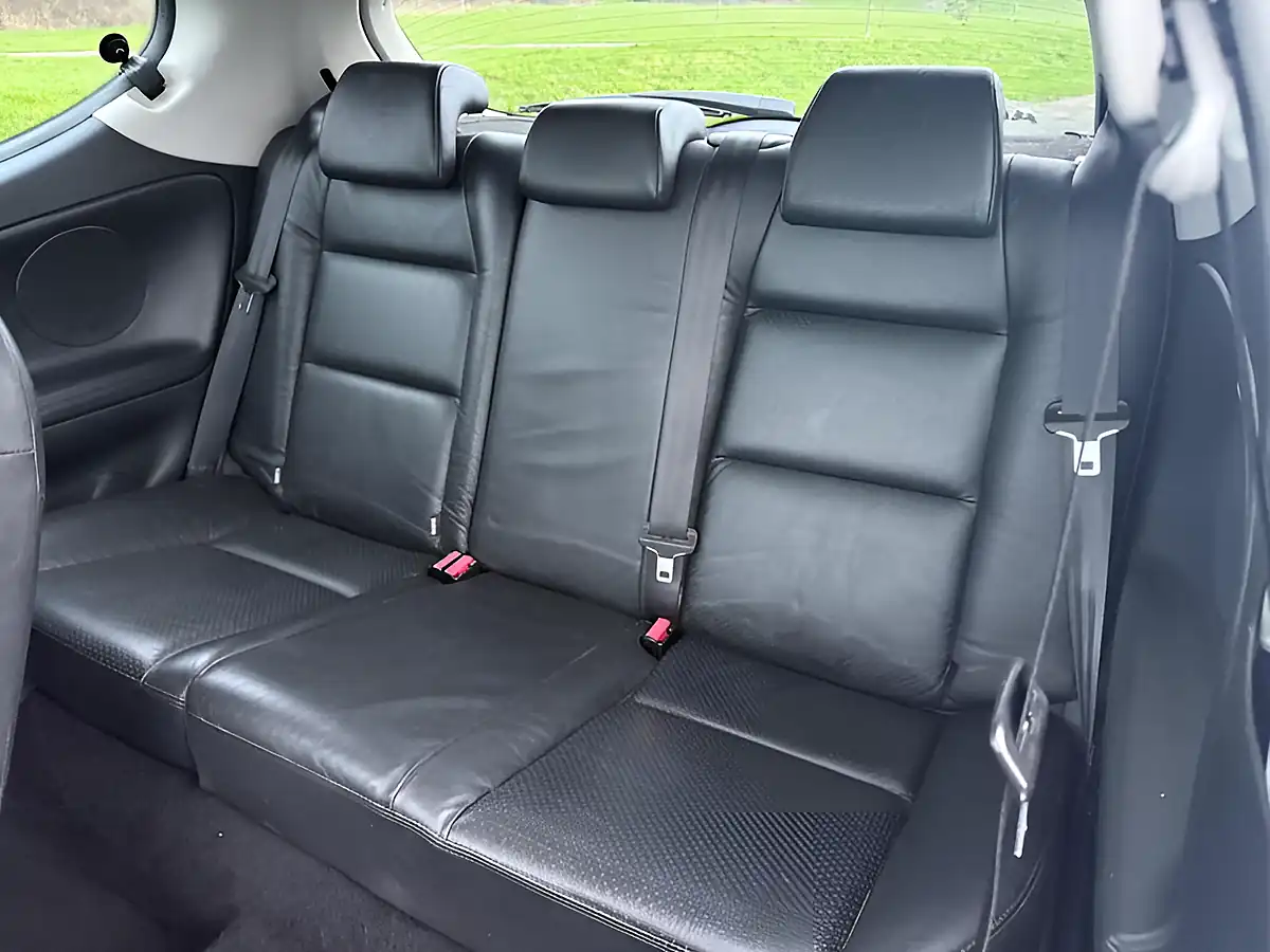 Used 2010 Peugeot 207 Allure White - Interior and Exterior details 8