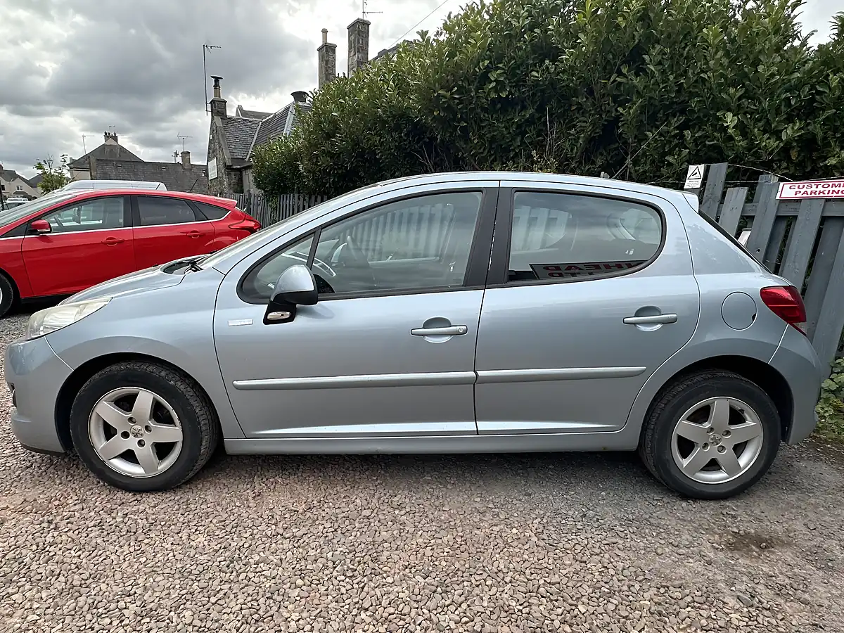 Used 2010 Peugeot 207 Millesim Blue - Interior and Exterior details 7