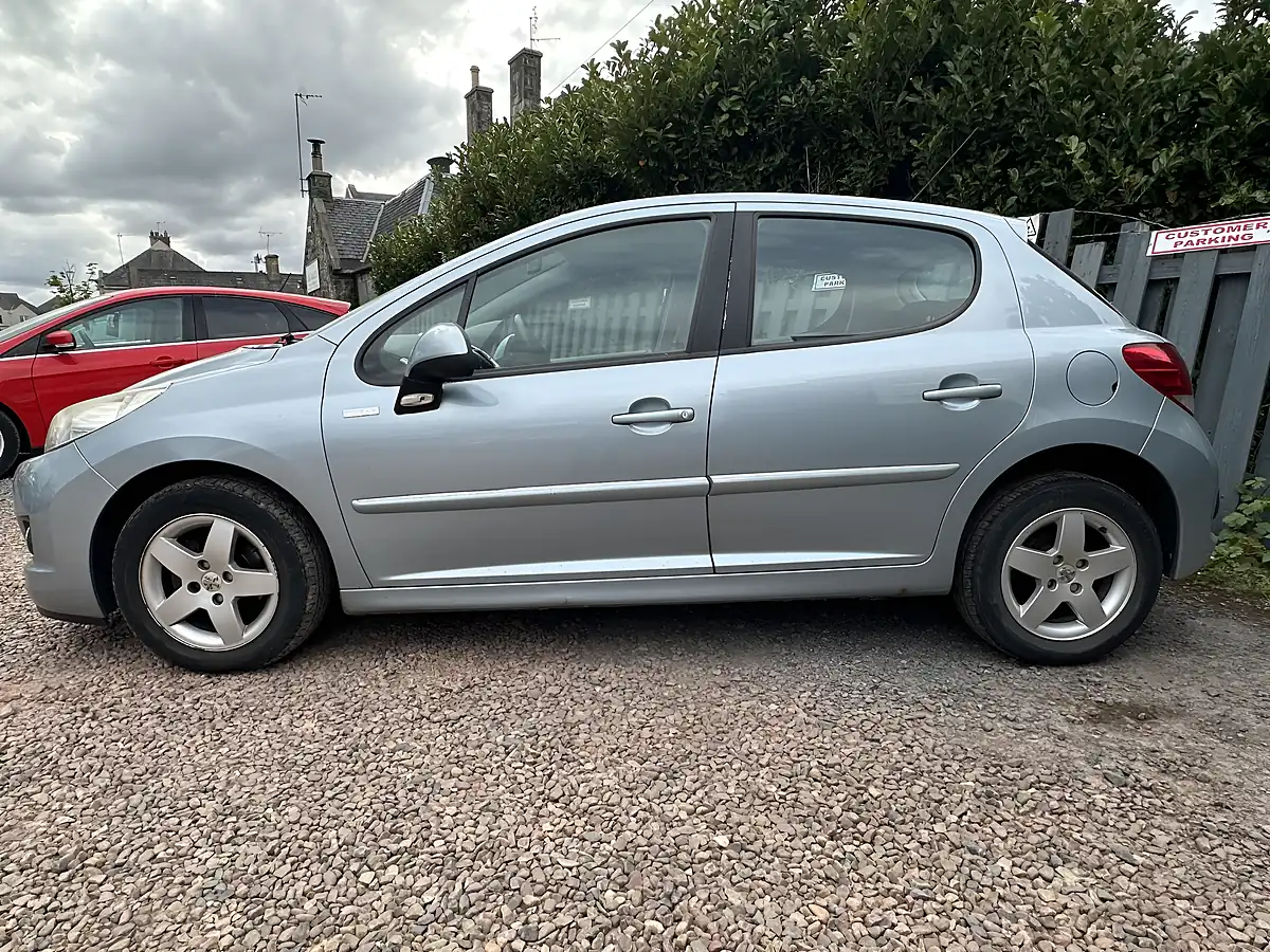 Used 2010 Peugeot 207 Millesim Blue - Interior and Exterior details 8