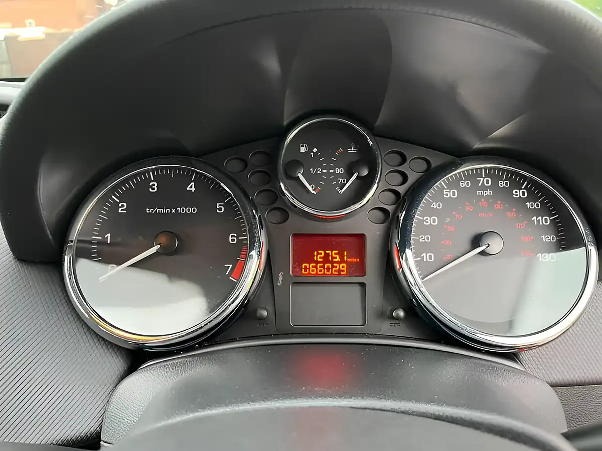 Used 2010 Peugeot 207 Urban Flamenco Red - Interior and Exterior details 16