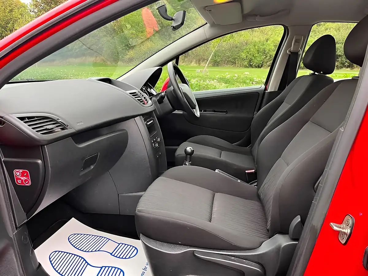 Used 2010 Peugeot 207 Urban Flamenco Red - Interior and Exterior details 6