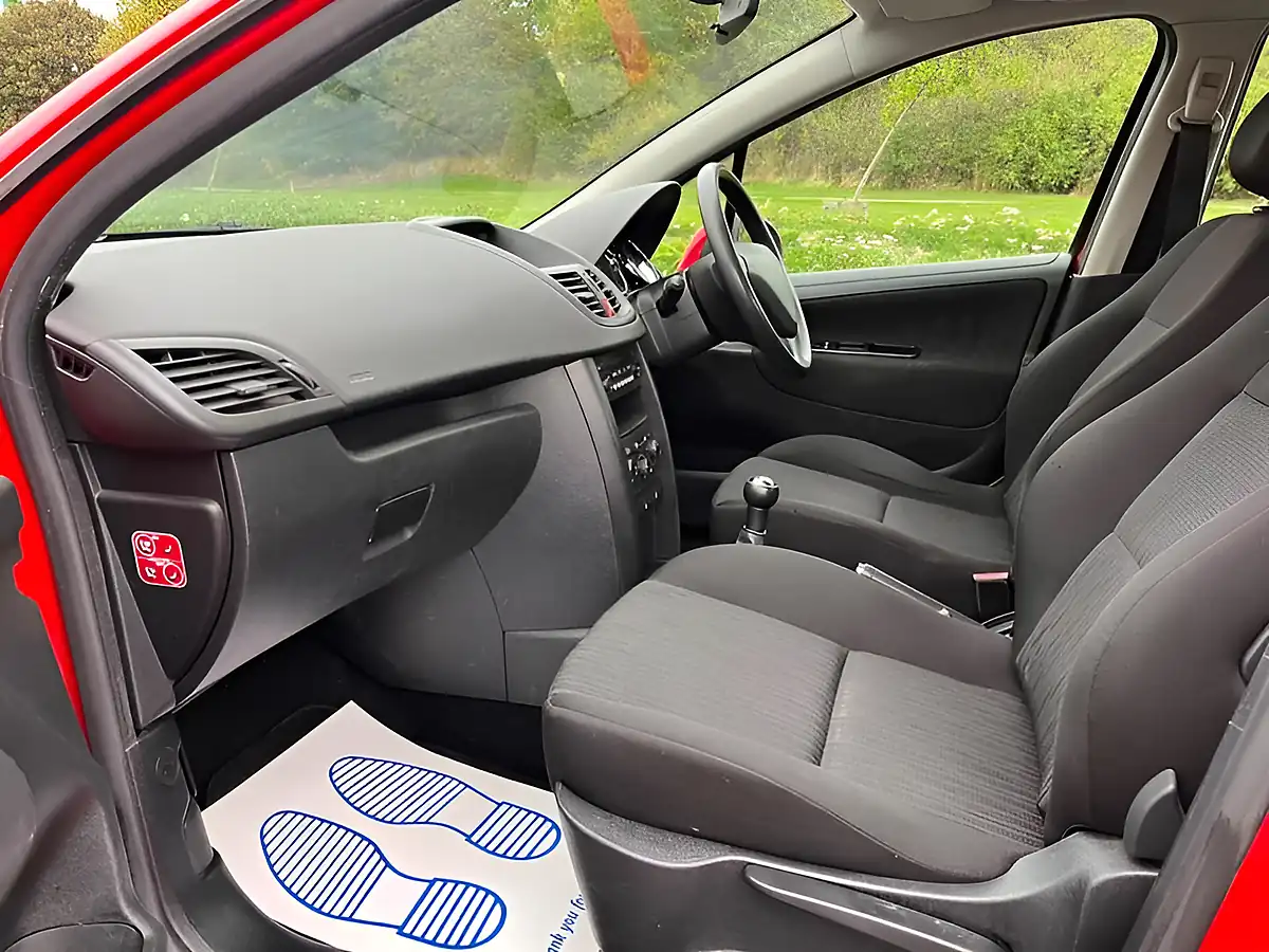 Used 2010 Peugeot 207 Urban Flamenco Red - Interior and Exterior details 8
