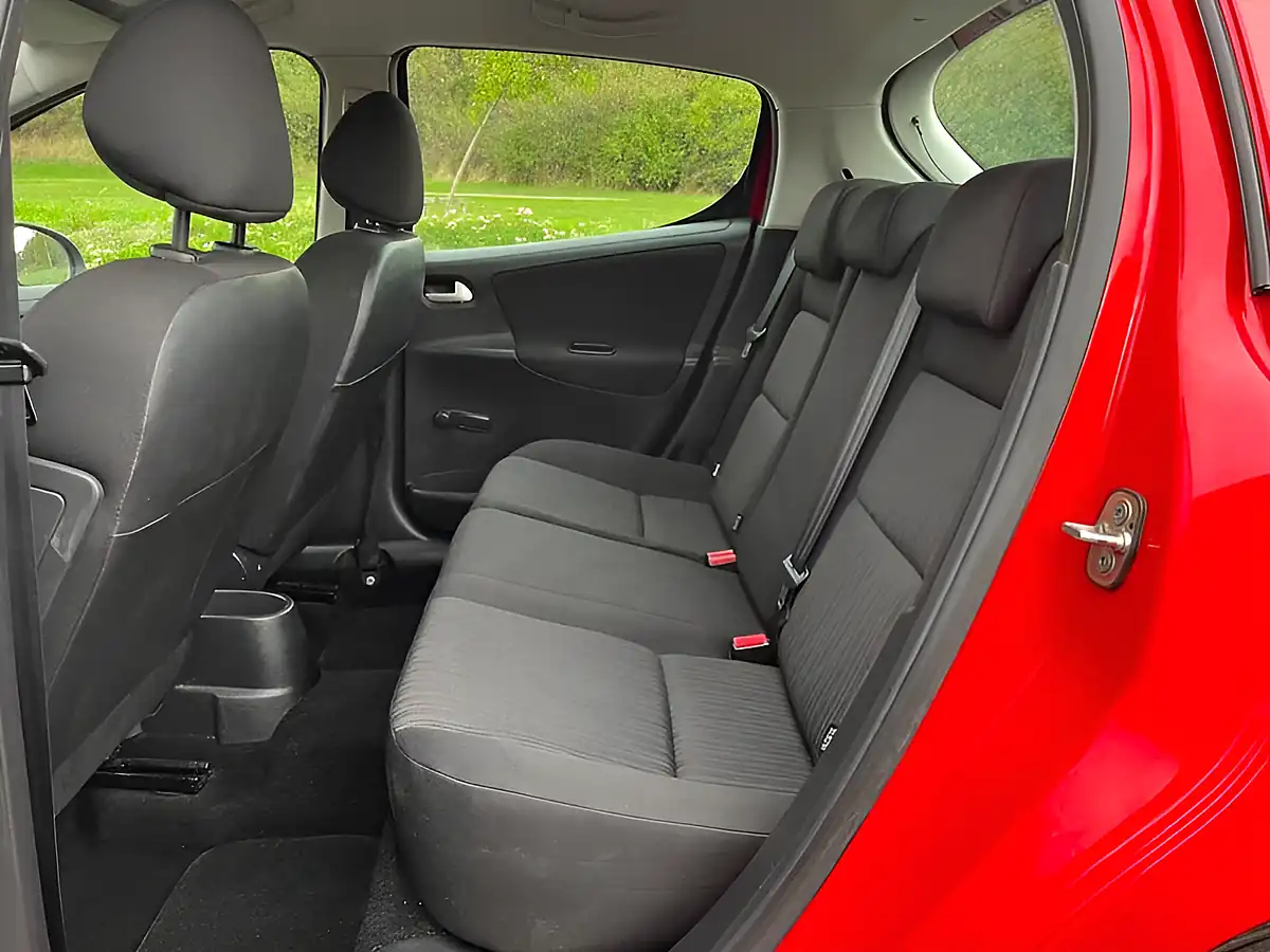 Used 2010 Peugeot 207 Urban Flamenco Red - Interior and Exterior details 9