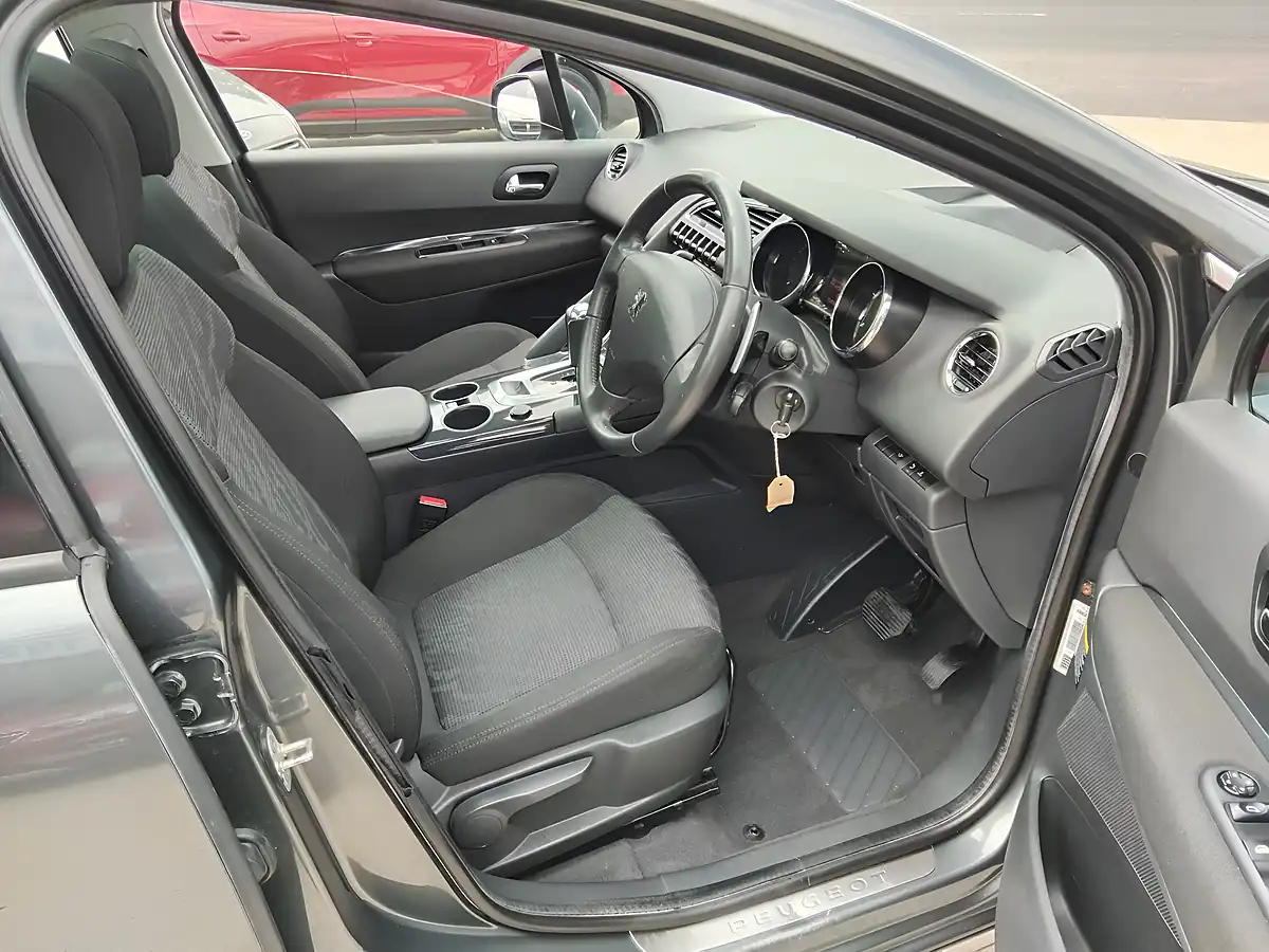 Used 2010 Peugeot 3008 Exclusive Grey - Interior and Exterior details 14
