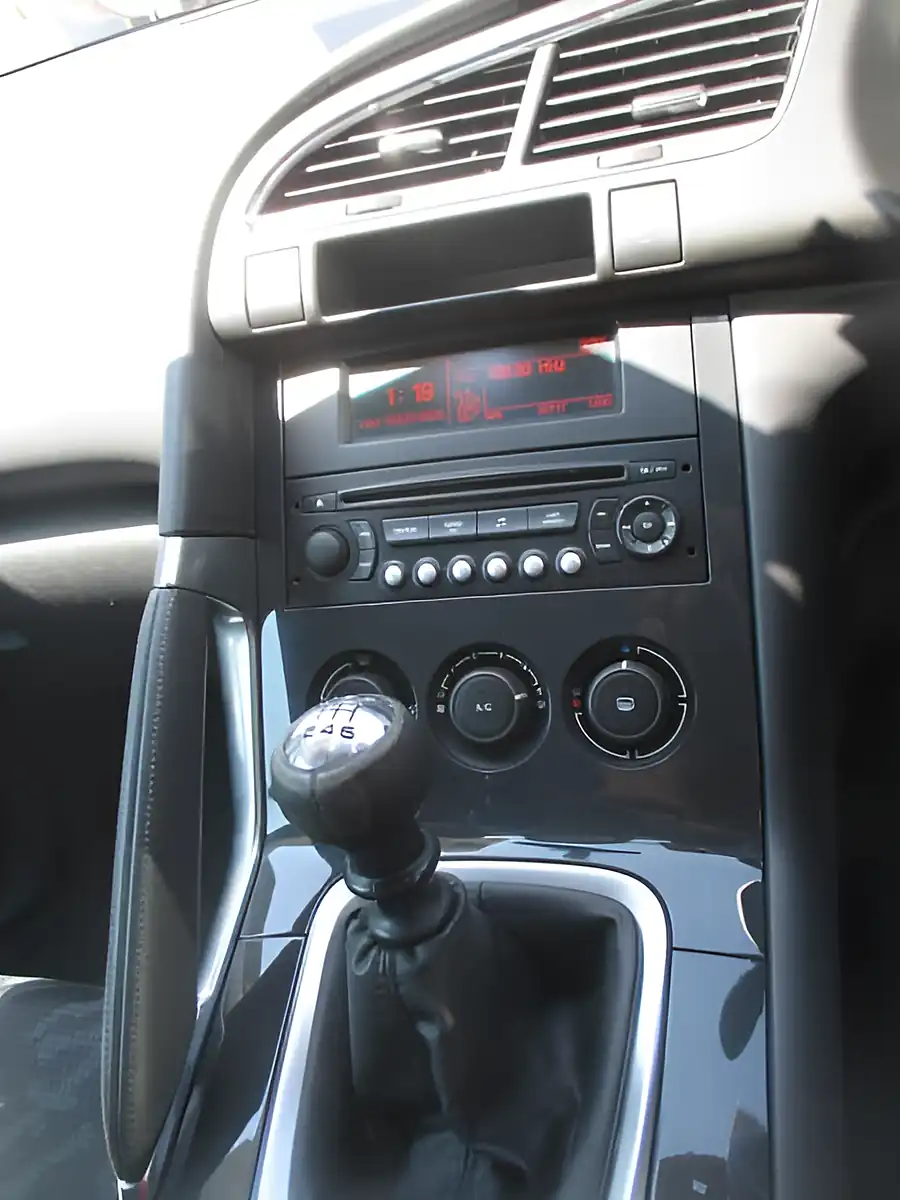 Used 2010 Peugeot 3008 Sport Grey - Interior and Exterior details 11
