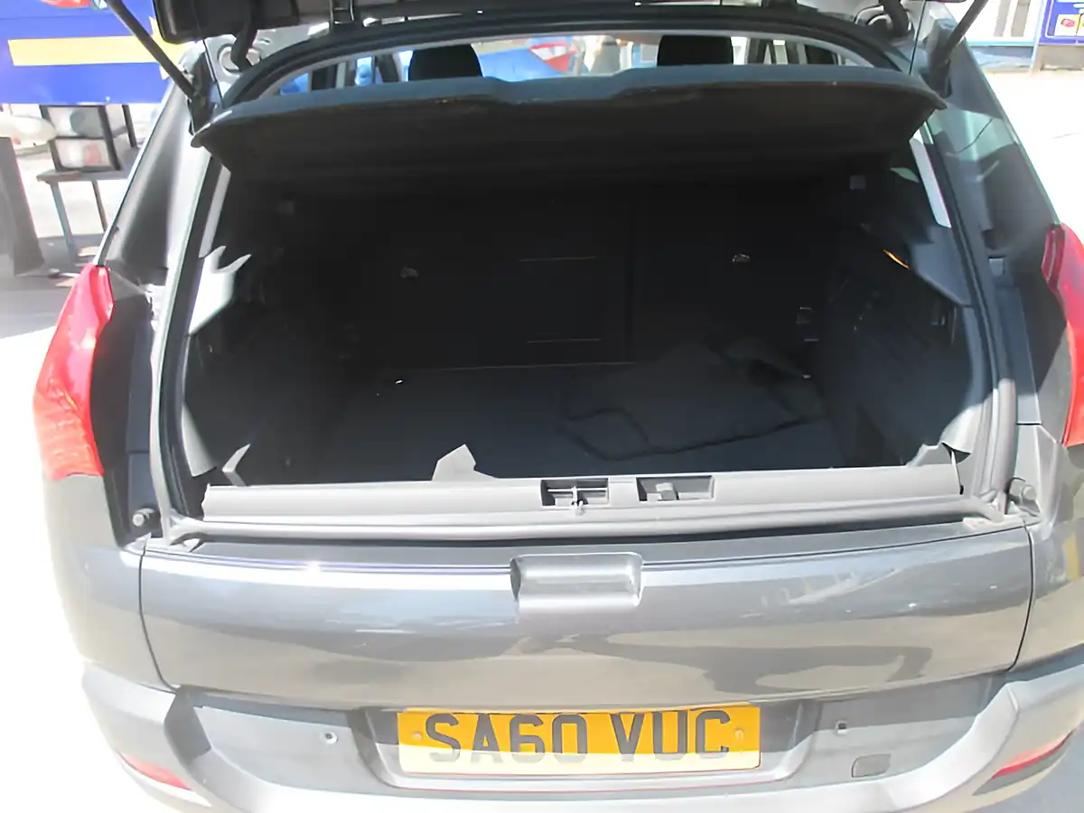 Used 2010 Peugeot 3008 Sport Grey - Interior and Exterior details 6