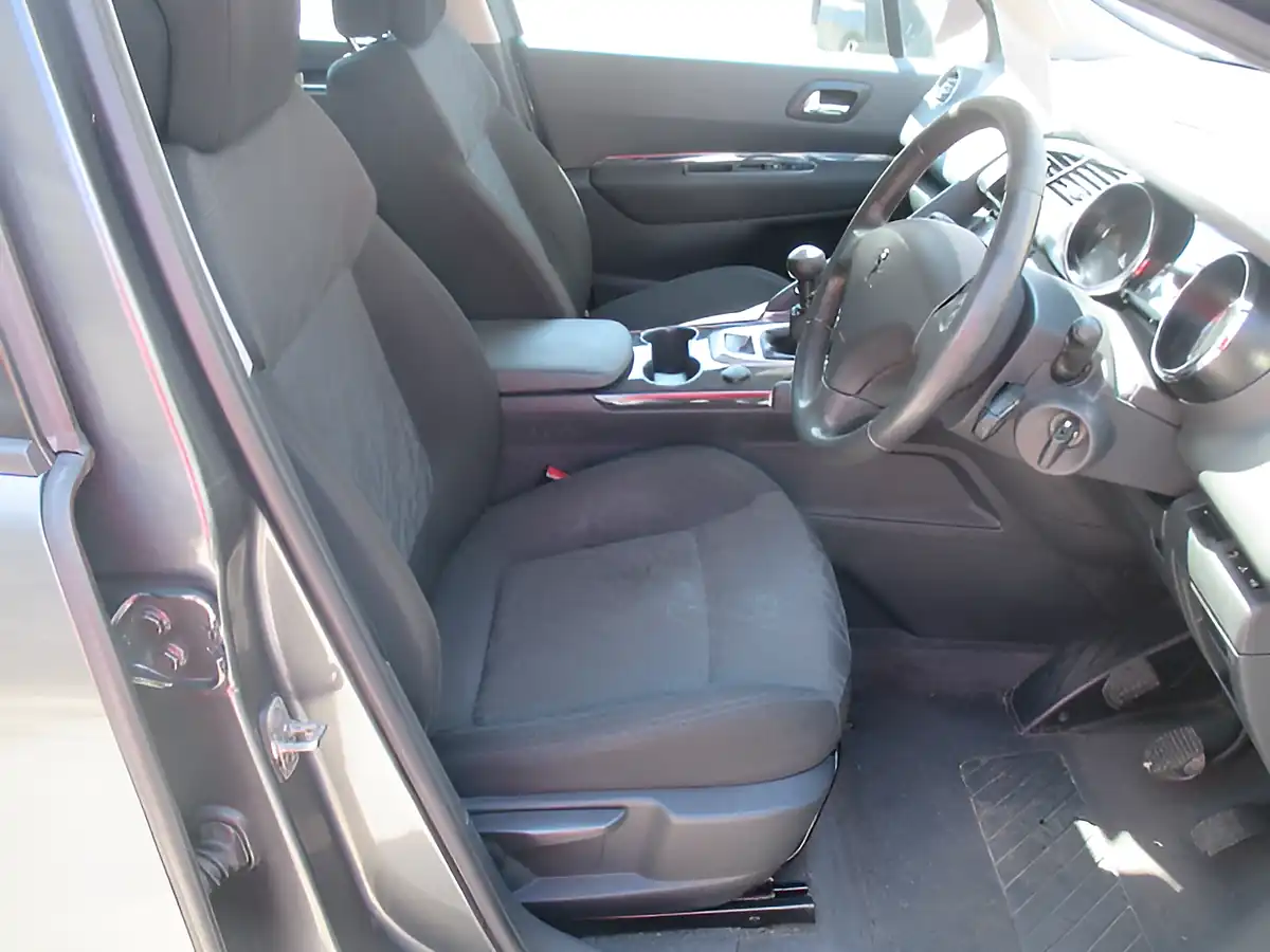 Used 2010 Peugeot 3008 Sport Grey - Interior and Exterior details 8