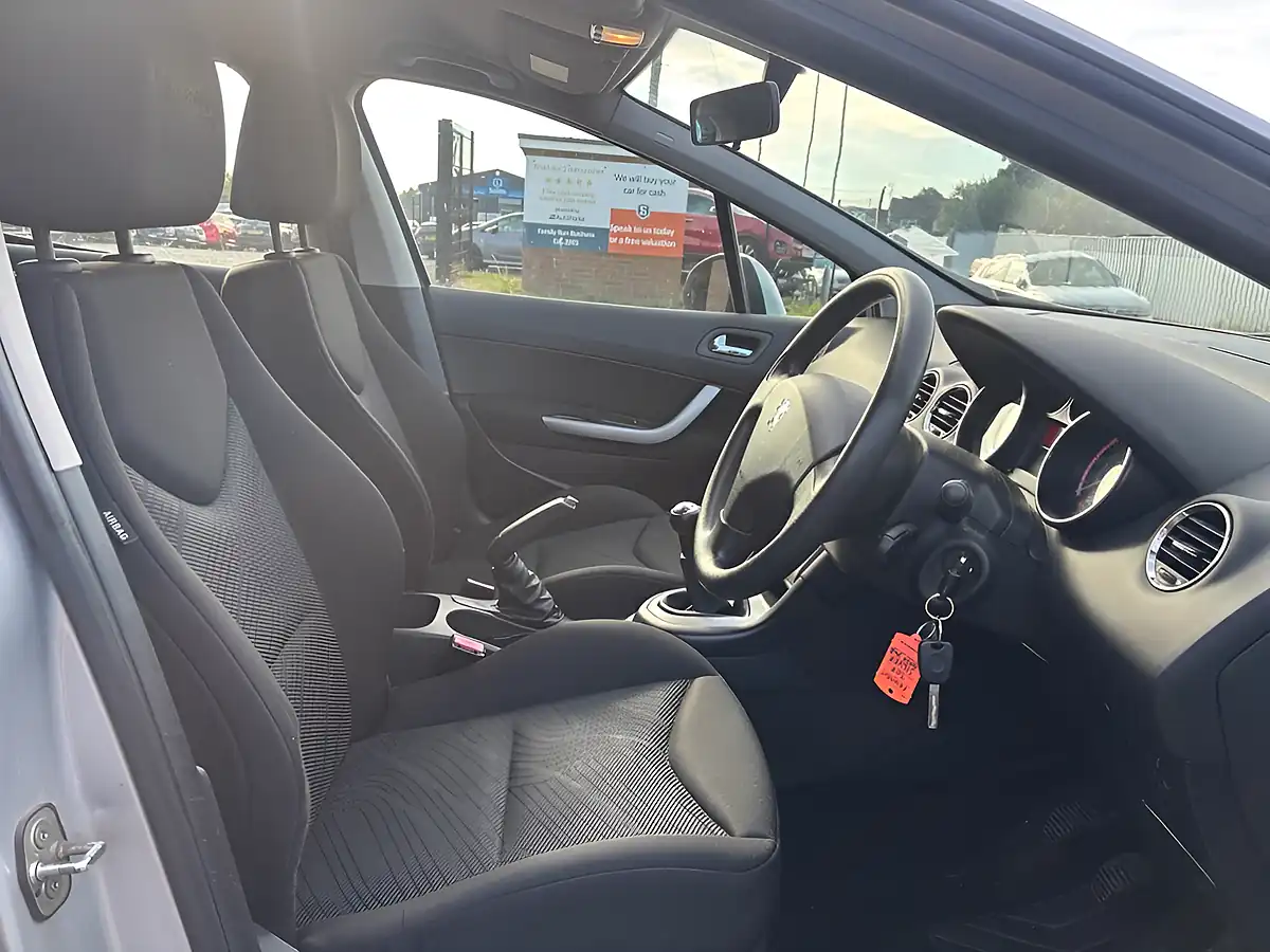 Used 2010 Peugeot 308 S Silver - Interior and Exterior details 10