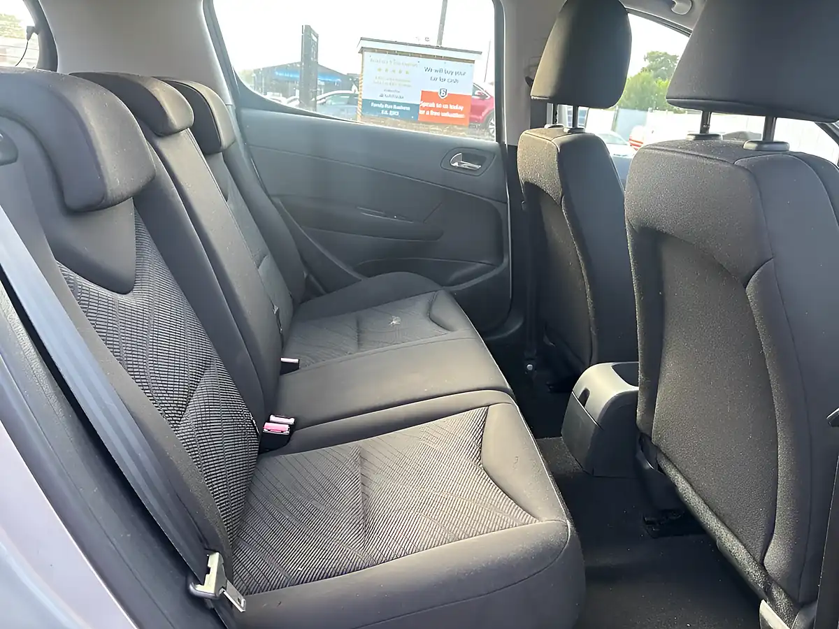 Used 2010 Peugeot 308 S Silver - Interior and Exterior details 12