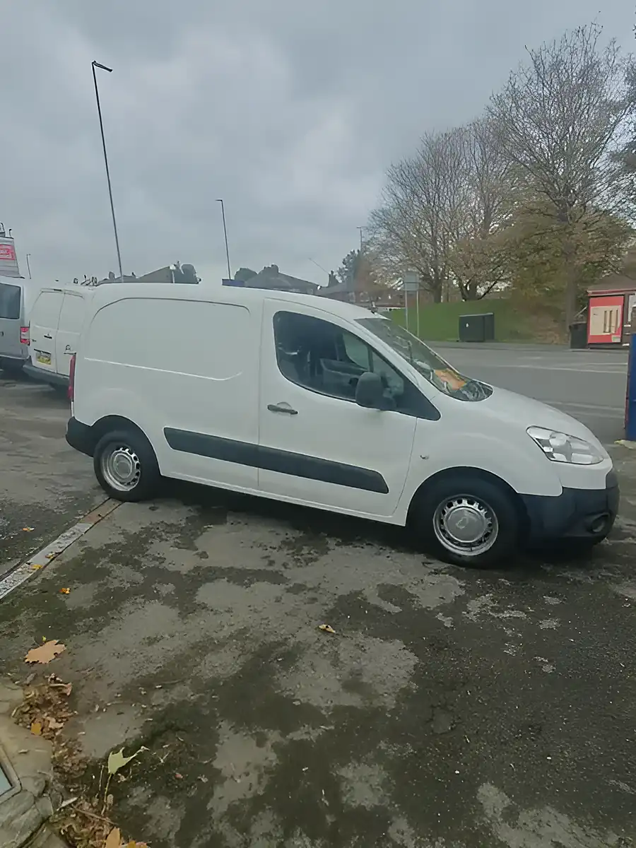Used 2010 Peugeot Partner Brilliant White - Interior and Exterior details 2