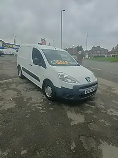 Used 2010 Peugeot Partner Brilliant White - Interior and Exterior details 5