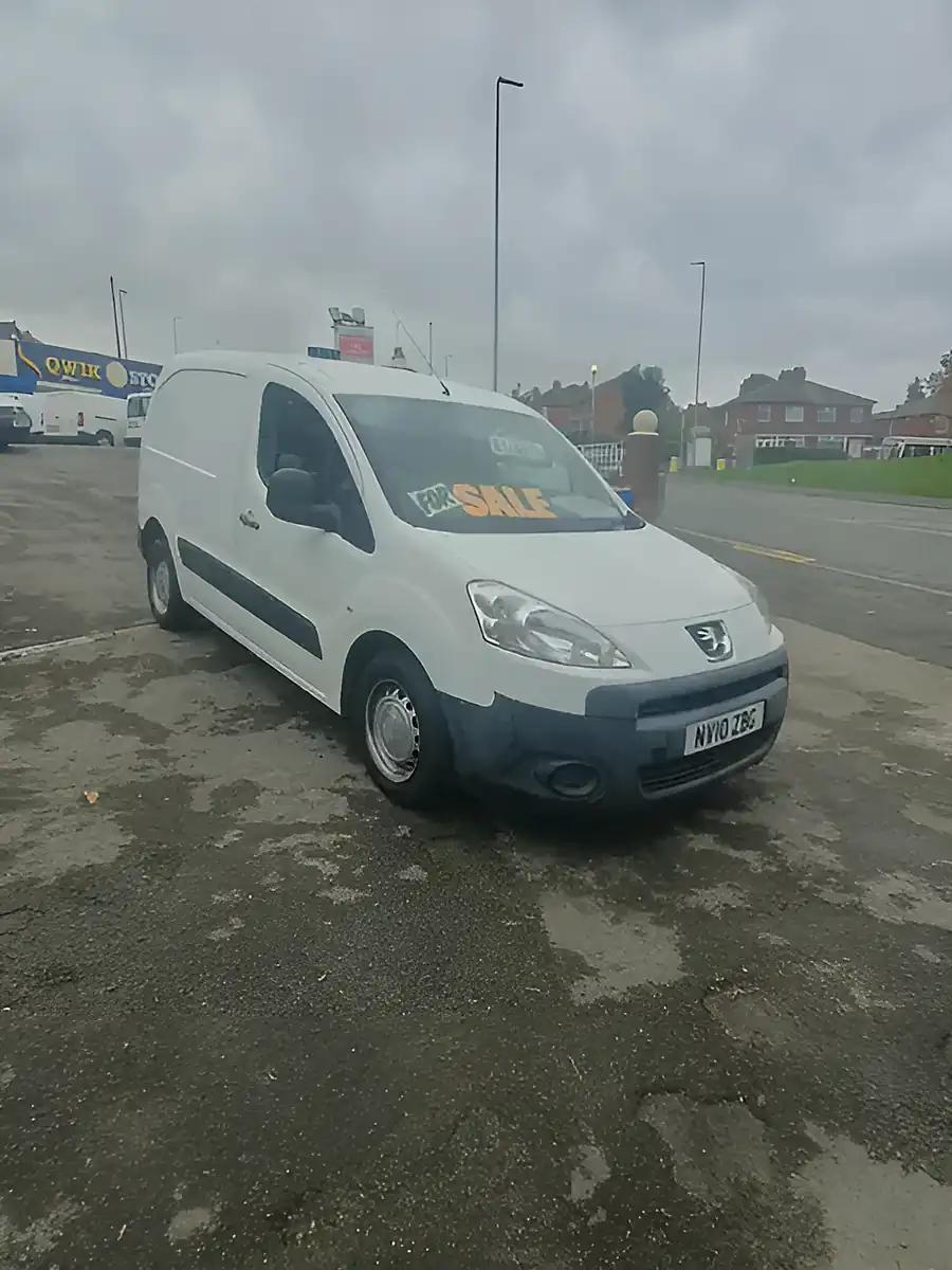 Used 2010 Peugeot Partner Brilliant White - Interior and Exterior details 5