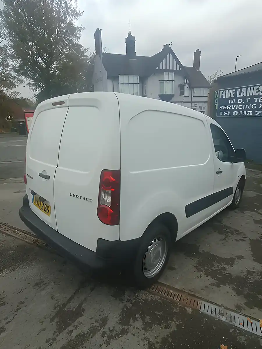 Used 2010 Peugeot Partner Brilliant White - Interior and Exterior details 9