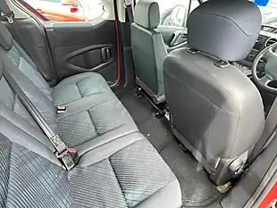 Used 2010 Peugeot Partner Tepee Tepee Urban Red - Interior and Exterior details 12