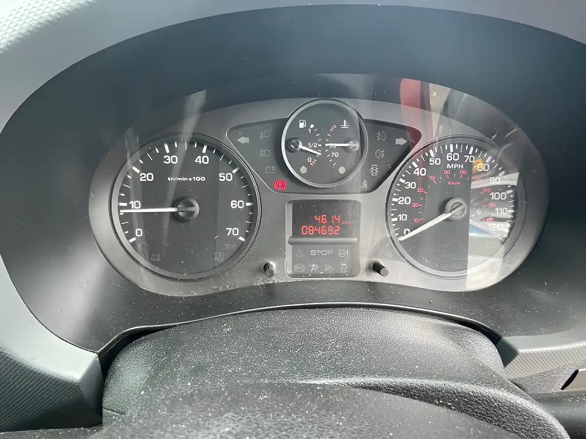 Used 2010 Peugeot Partner Tepee Tepee Urban Red - Interior and Exterior details 14