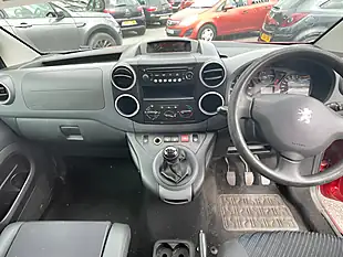 Used 2010 Peugeot Partner Tepee Tepee Urban Red - Interior and Exterior details 15