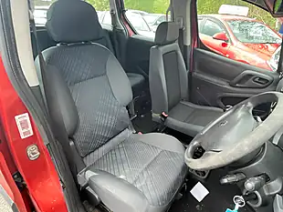 Used 2010 Peugeot Partner Tepee Tepee Urban Red - Interior and Exterior details 16