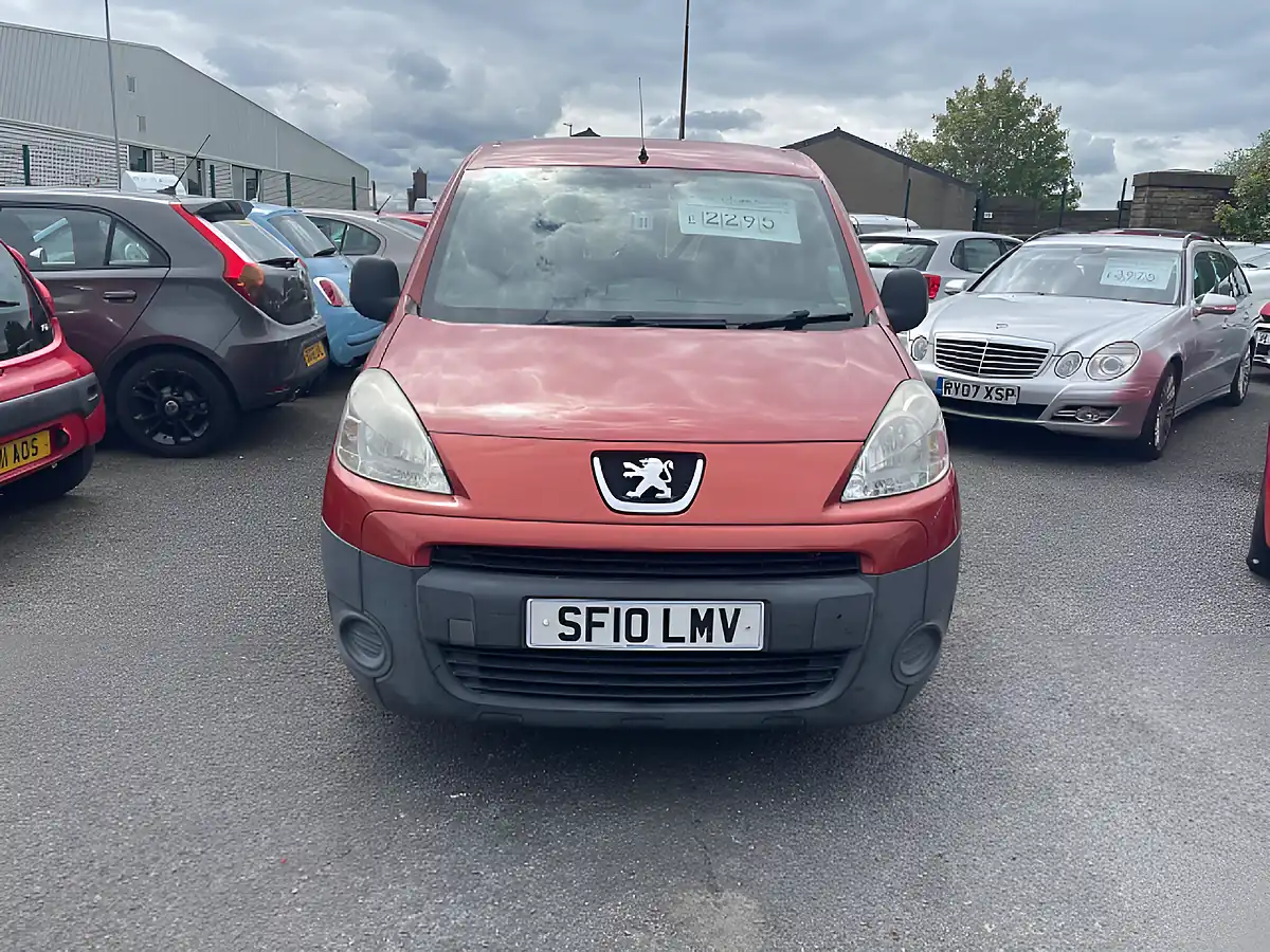 Used 2010 Peugeot Partner Tepee Tepee Urban Red - Interior and Exterior details 2