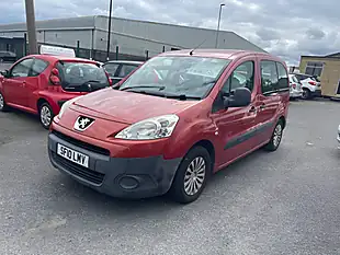 Used 2010 Peugeot Partner Tepee Tepee Urban Red - Interior and Exterior details 3