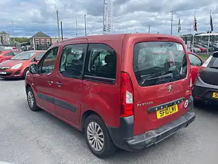 Used 2010 Peugeot Partner Tepee Tepee Urban Red - Interior and Exterior details 5