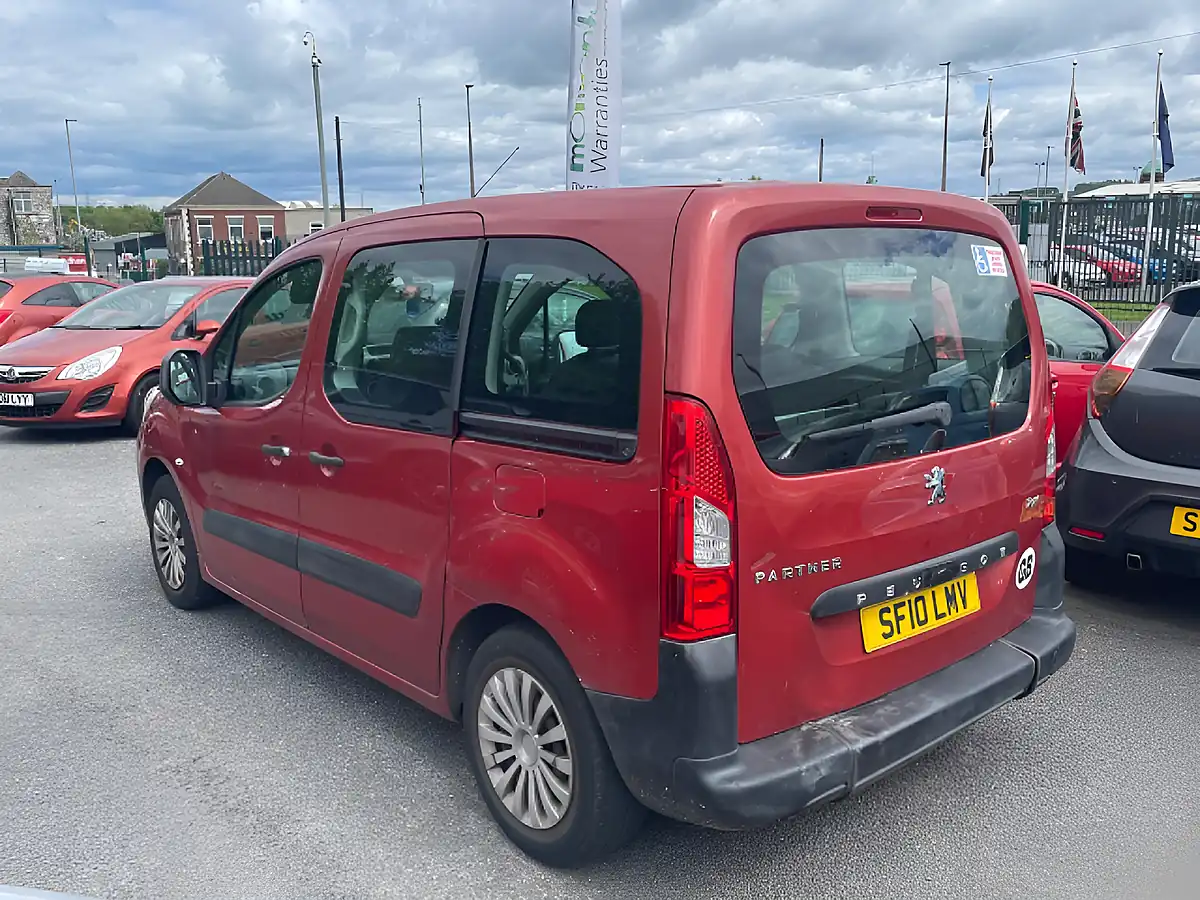 Used 2010 Peugeot Partner Tepee Tepee Urban Red - Interior and Exterior details 5