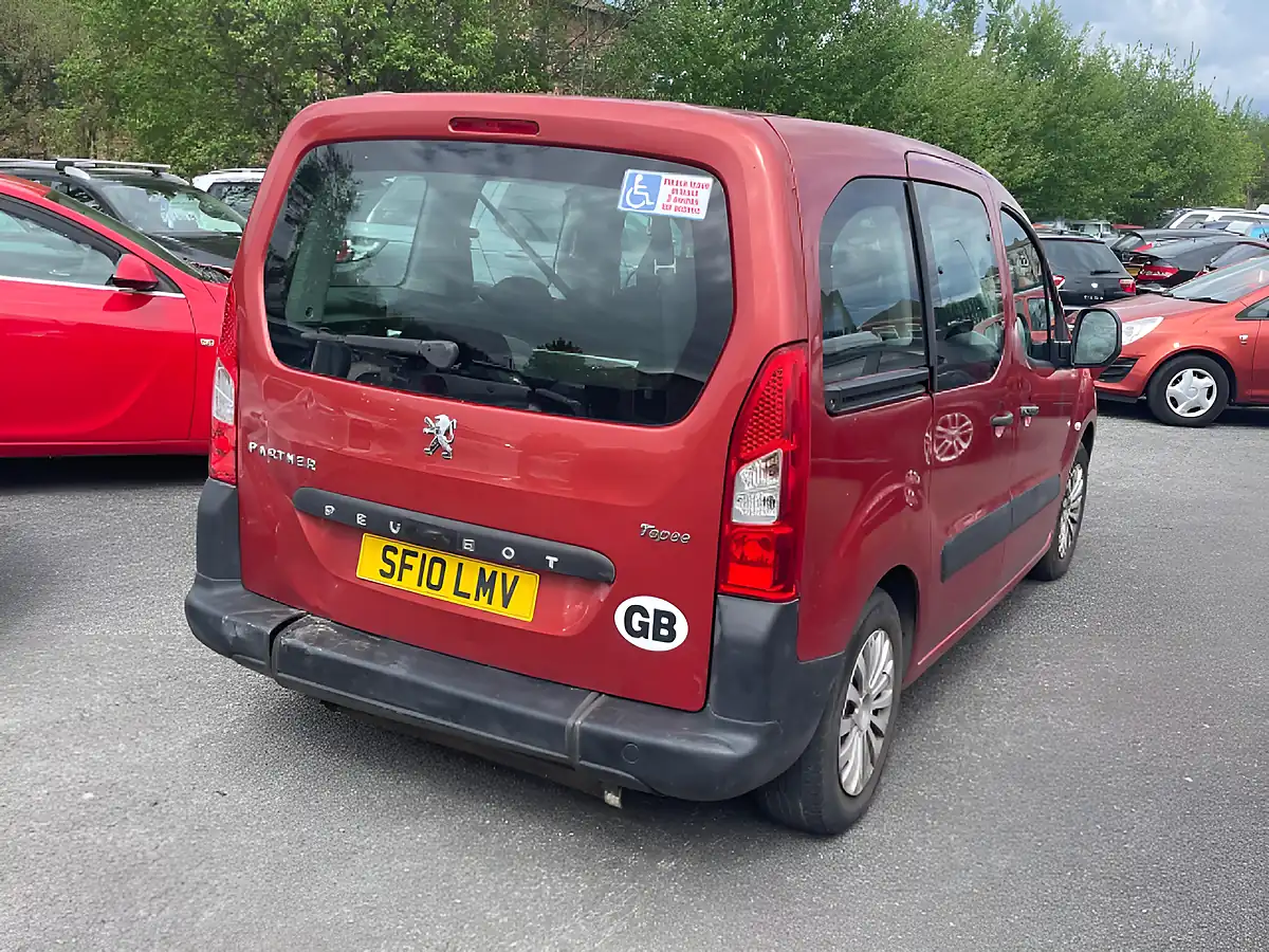 Used 2010 Peugeot Partner Tepee Tepee Urban Red - Interior and Exterior details 7