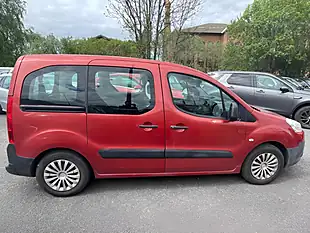 Used 2010 Peugeot Partner Tepee Tepee Urban Red - Interior and Exterior details 8