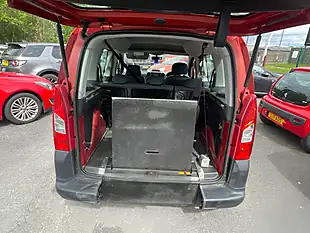 Used 2010 Peugeot Partner Tepee Tepee Urban Red - Interior and Exterior details 9